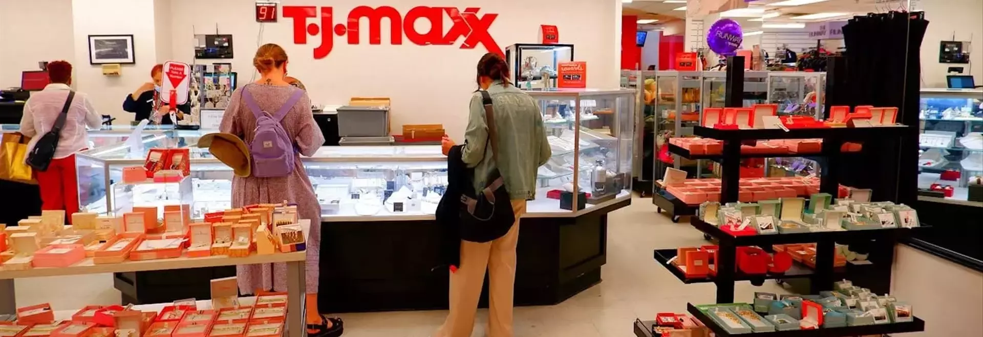Clearance Section Shopping Guide: How to Score High-End Brands for the Lowest Prices