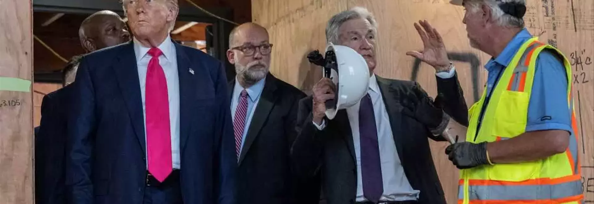 Navigating the Standoff: Political Pressure and Federal Reserve Autonomy