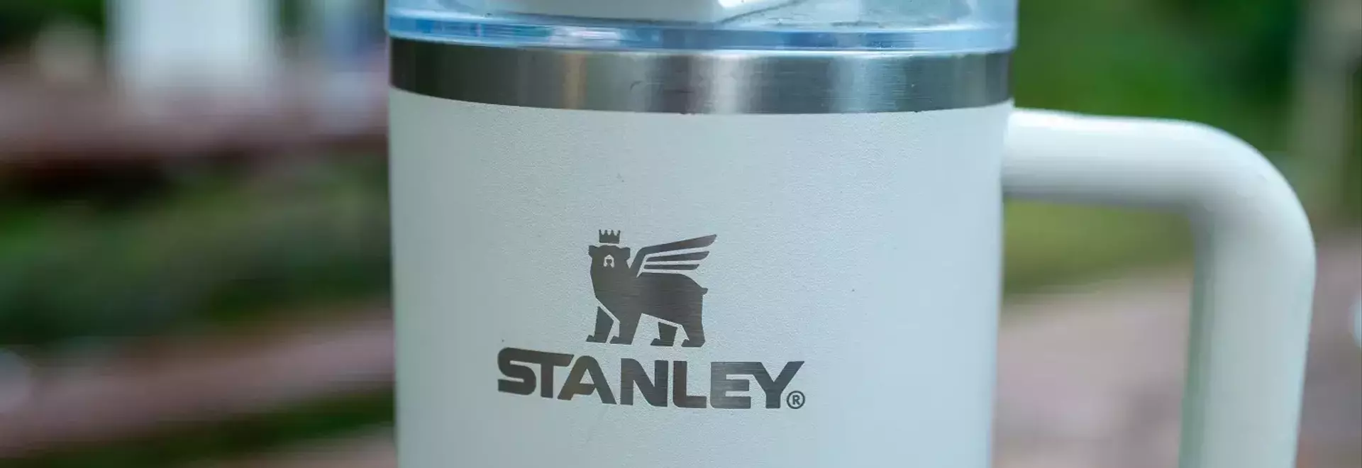 School Districts Transition to Clear Water Bottles: A New Trend for Student Hydration