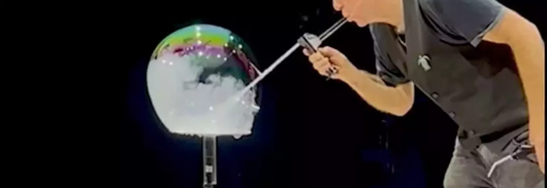 The Art of Bubbles: A Growing Phenomenon at the Edinburgh Fringe