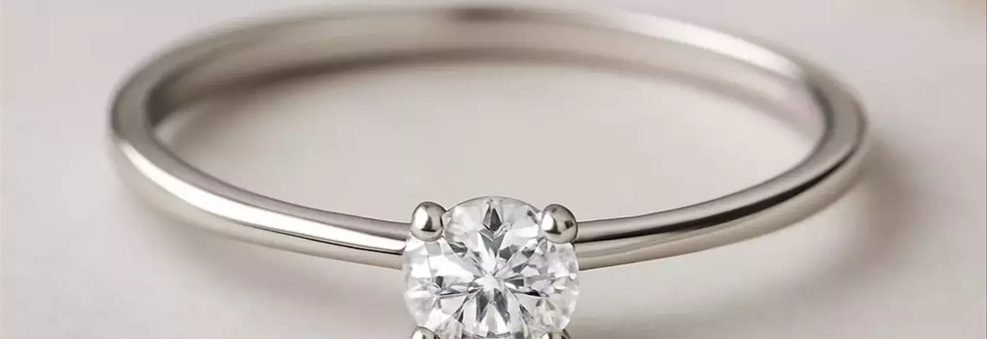 Minimalist Diamond Rings: Subtle Elegance for Modern Style