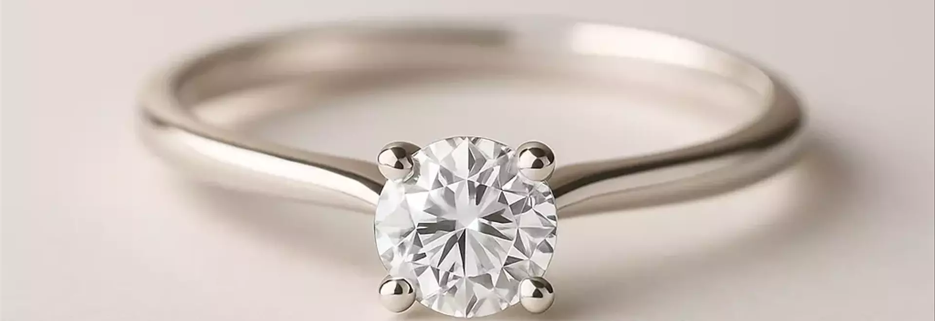 Minimalist Diamond Rings: Where Simplicity Meets Elegance