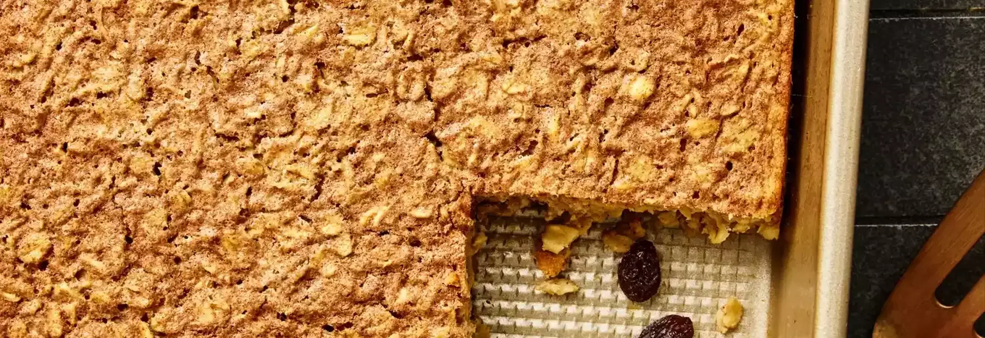 Warm Cinnamon-Raisin Baked Oats: A Cozy Morning Delight