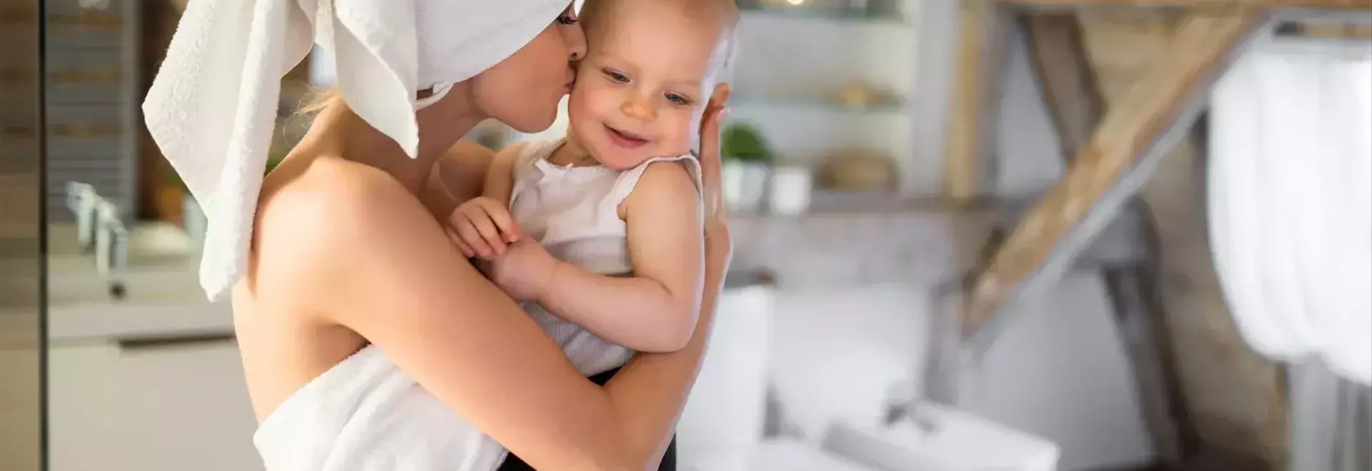 Postpartum Skin Care: Reclaiming Your Radiance After Childbirth