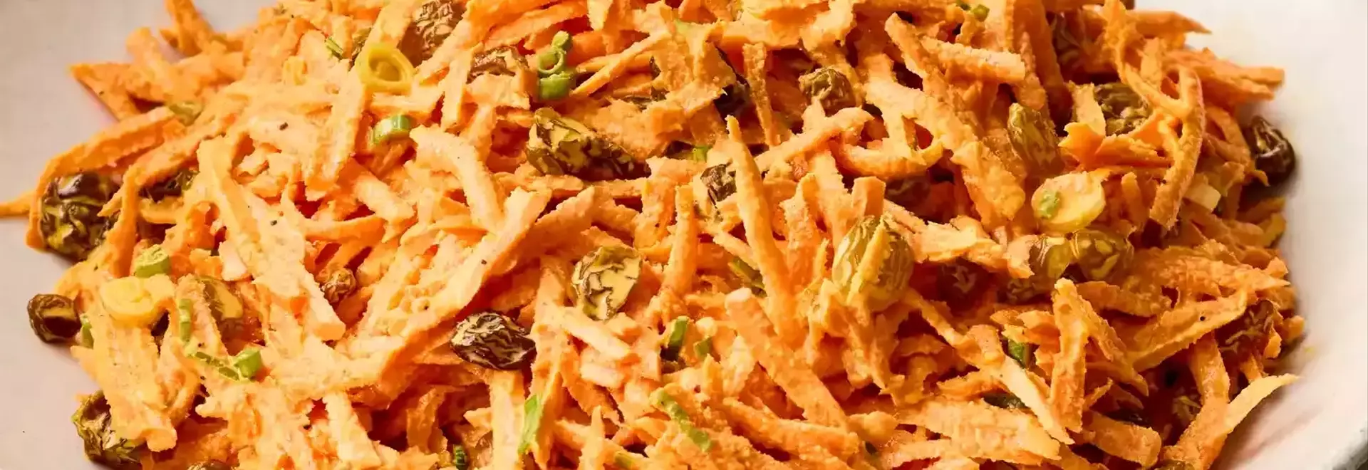 Creamy Carrot Salad: A Quick and Flavorful Side Dish