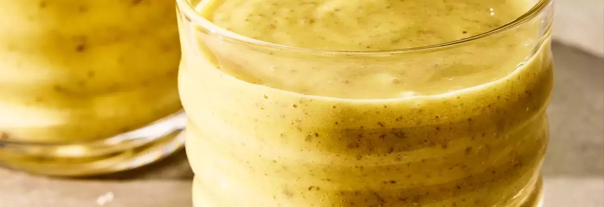 Tropical Power-Up: The Pineapple, Mango & Peach Chia Smoothie for a Vibrant Start