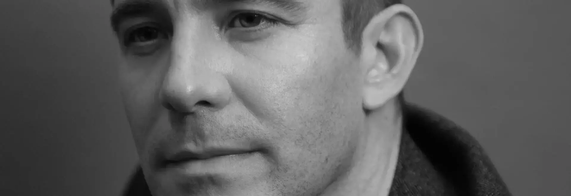 Luke Thompson's Perspective: Bridging Shakespearean Themes with 'Bridgerton' Charm