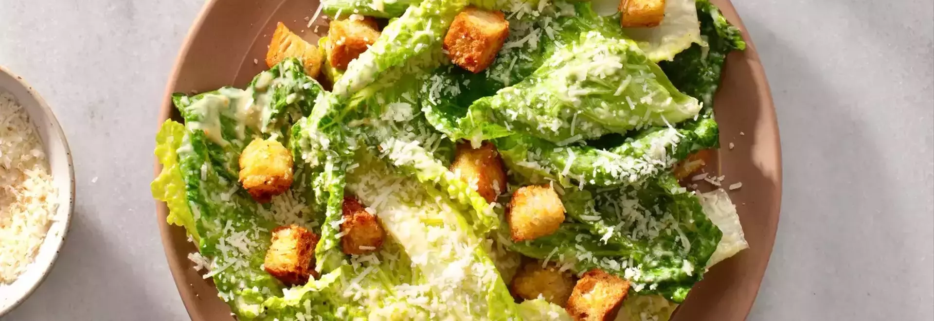 A Comprehensive Guide to Salad Greens: Varieties, Characteristics, and Culinary Uses