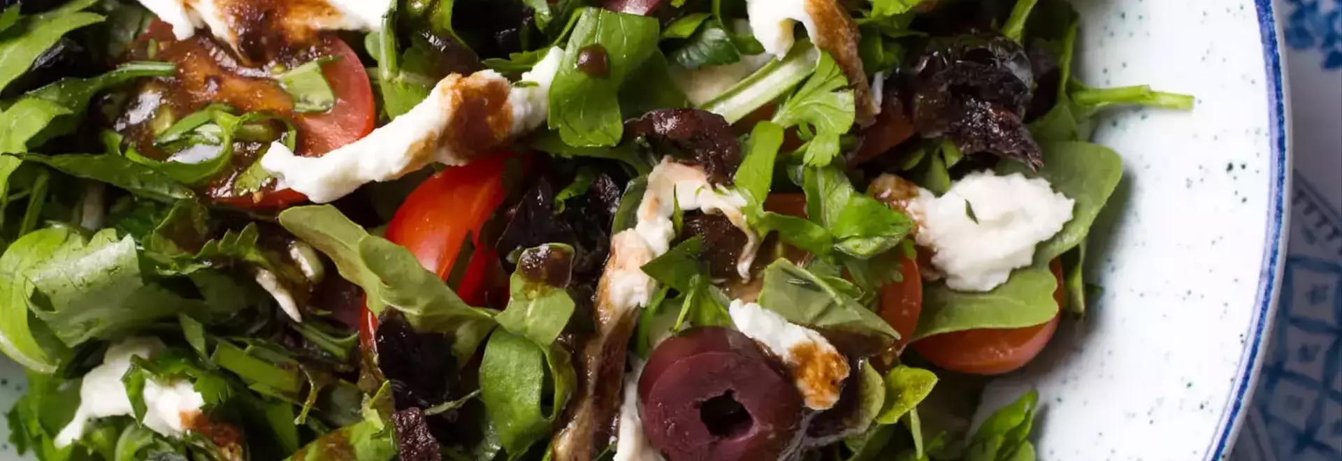 Effortless Vinaigrette: A Squeeze Bottle Hack for Perfect Salad Dressing Every Time