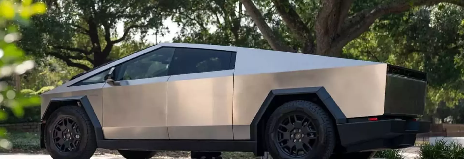 Tesla Cybertruck's Temporary Price Reduction: A Strategic Move?