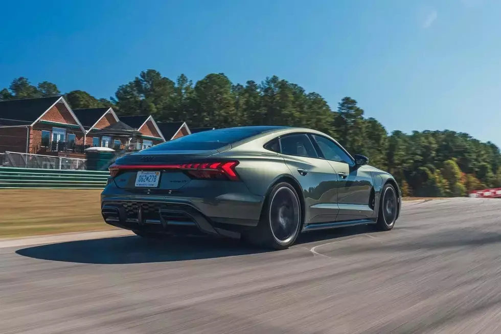 Audi RS e-tron GT Shines at Lightning Lap 2026