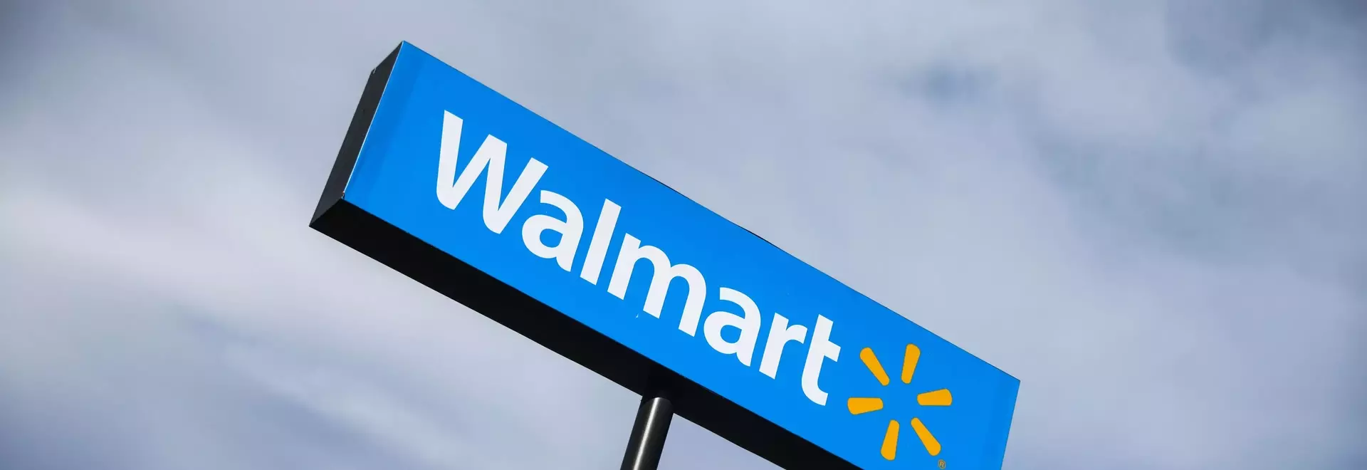 Walmart's Portable 6-Person Folding Bench: Your Go-To for Outdoor Comfort