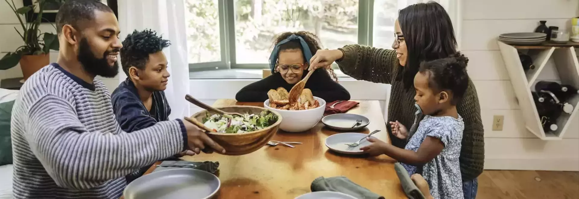 Nine Phrases to Avoid at the Dinner Table to Foster Healthy Eating Habits in Children