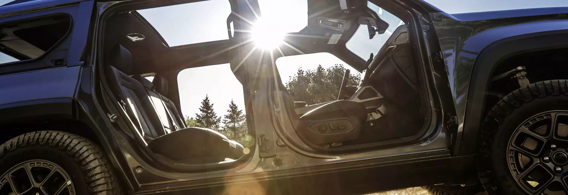 Jeep's Electric Recon: A Hidden Winch in the Frunk?