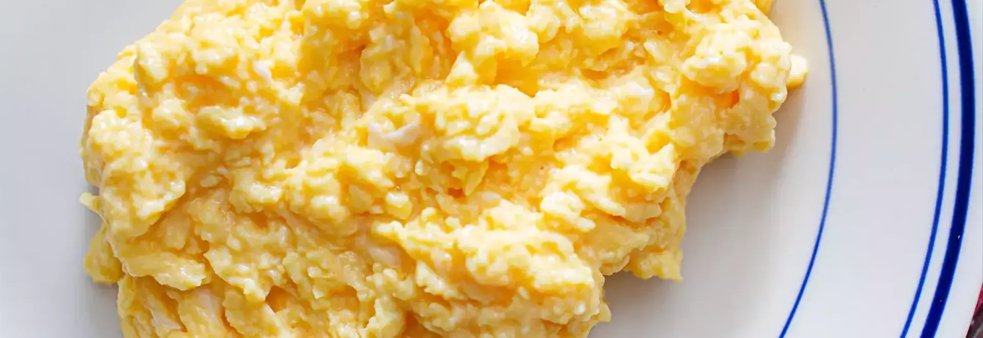 Mastering the Art of Fluffy Scrambled Eggs at Home