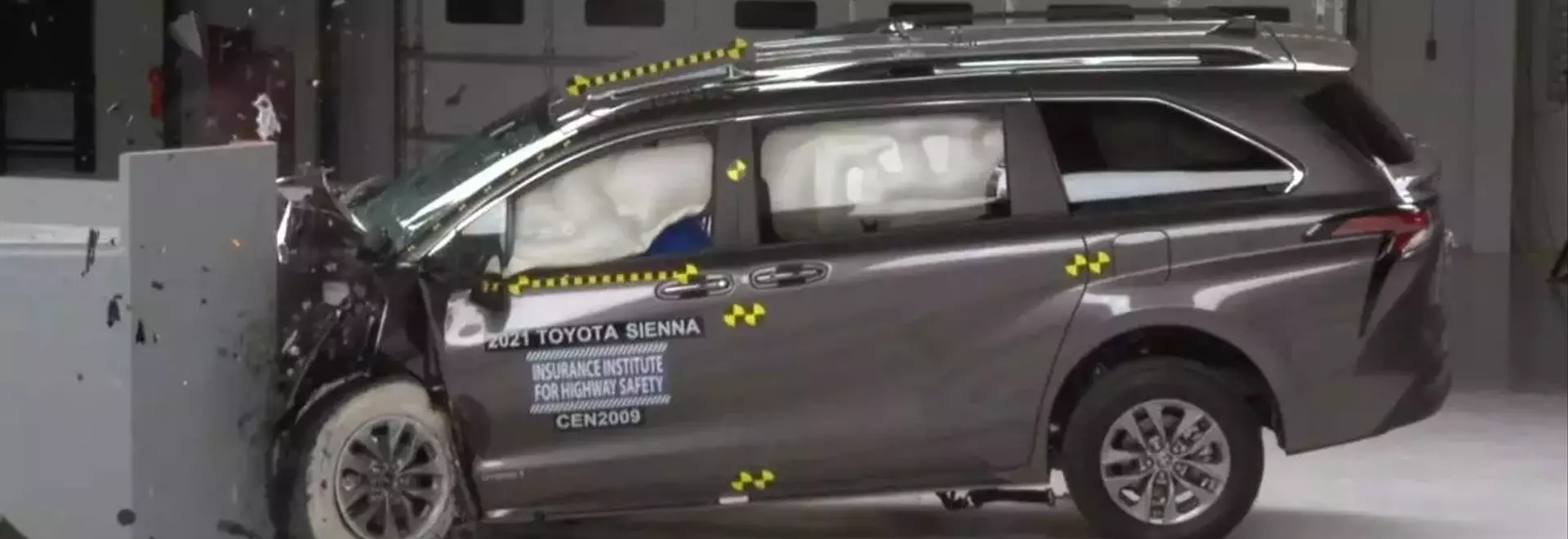 Minivans Fail IIHS Rear-Seat Safety Tests, Raising Concerns for Family Vehicles