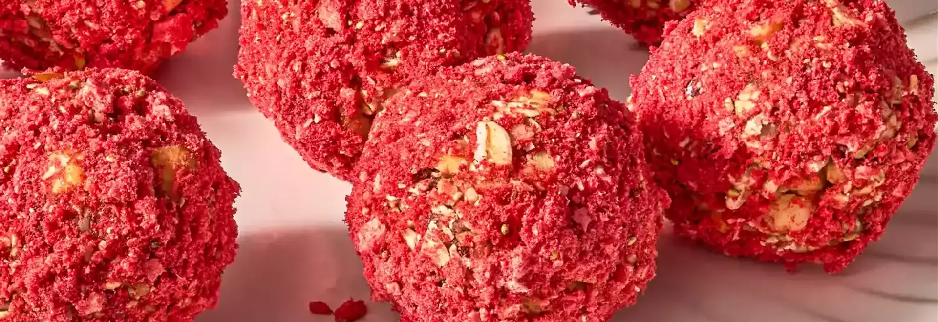 Refreshing Lemon-Strawberry Energy Spheres: A Quick and Healthy Snack