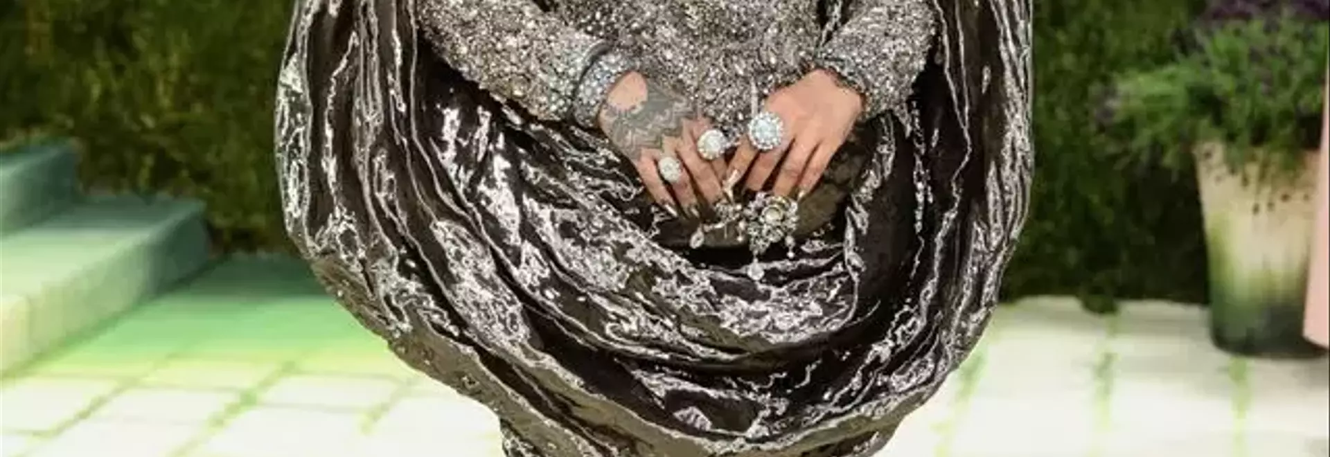 Met Gala Moments: Wonders' Debut and Unexpected Encounters