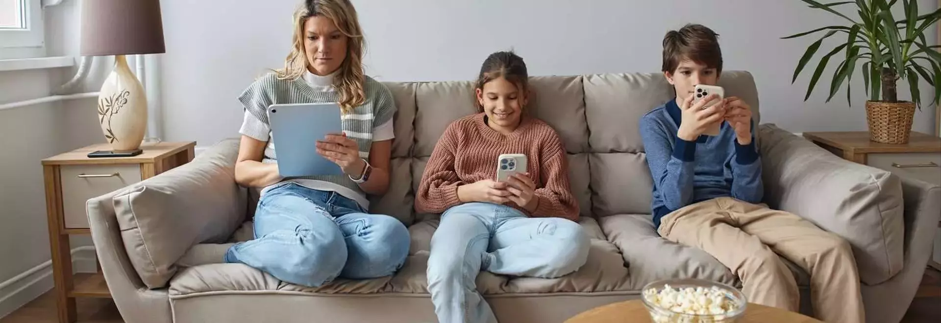 Balancing the Digital World: A Guide for Parents on Managing Screen Time