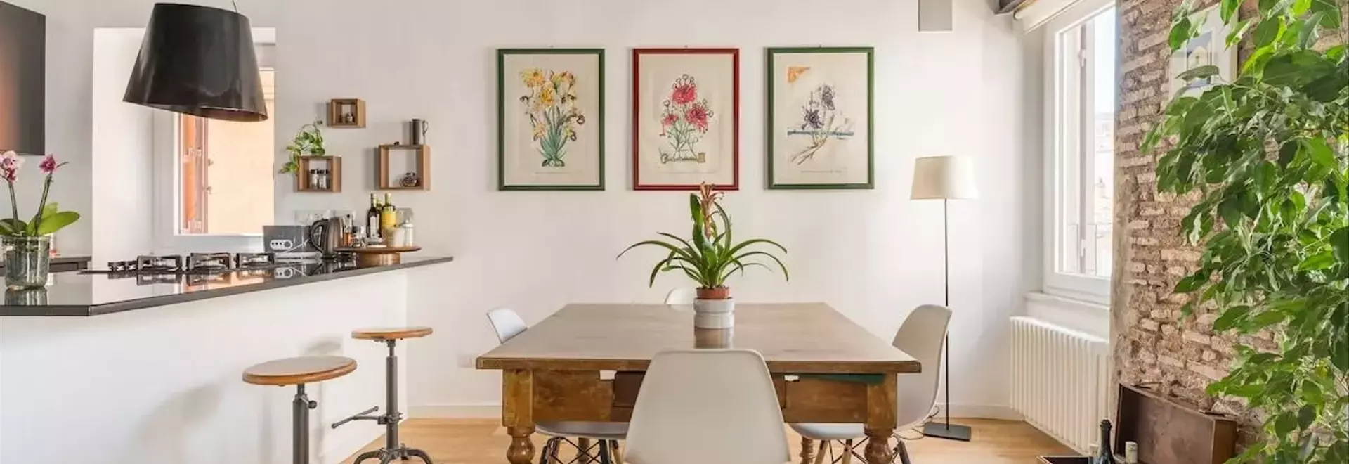 Top Airbnb Selections for Memorable Solo Journeys