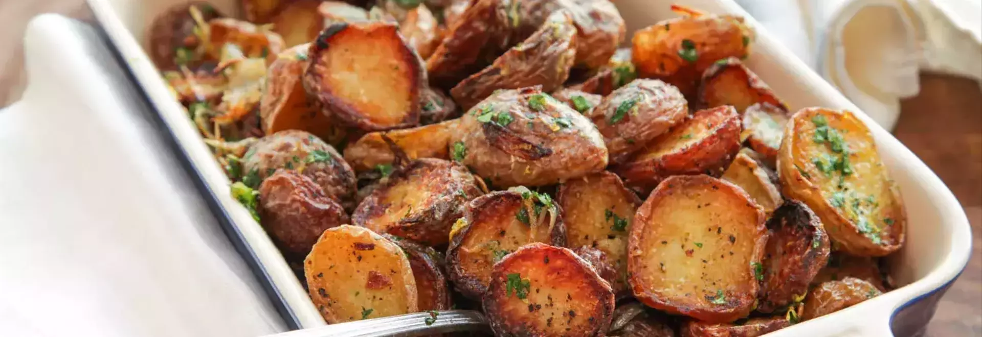 Achieving Ultra-Crispy New Potatoes with Garlic, Herbs, and Lemon
