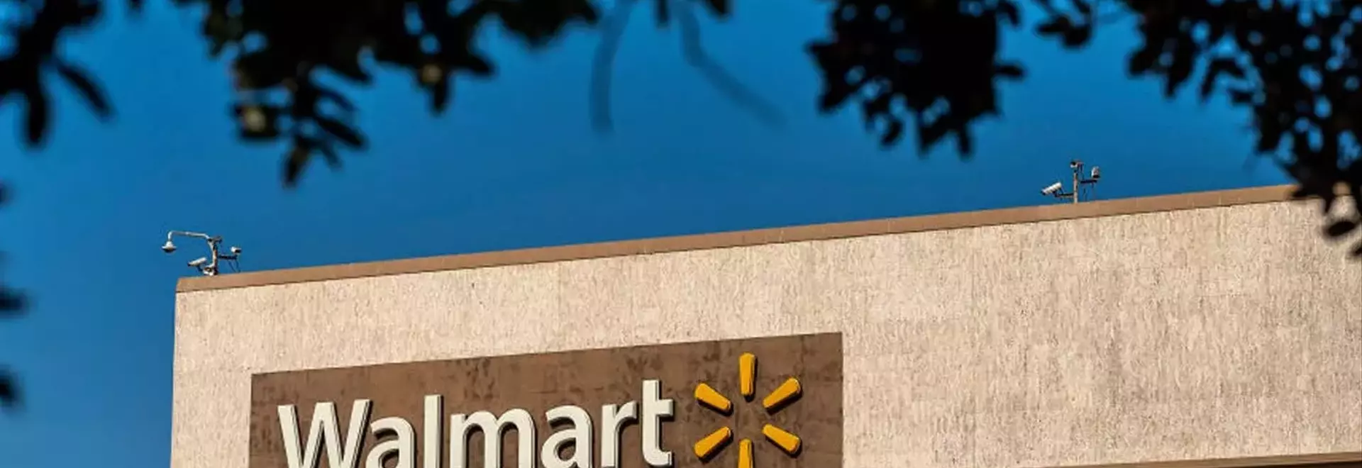 Walmart Slashes Price on Versatile Car Jump Starter and Tire Inflator by 71%