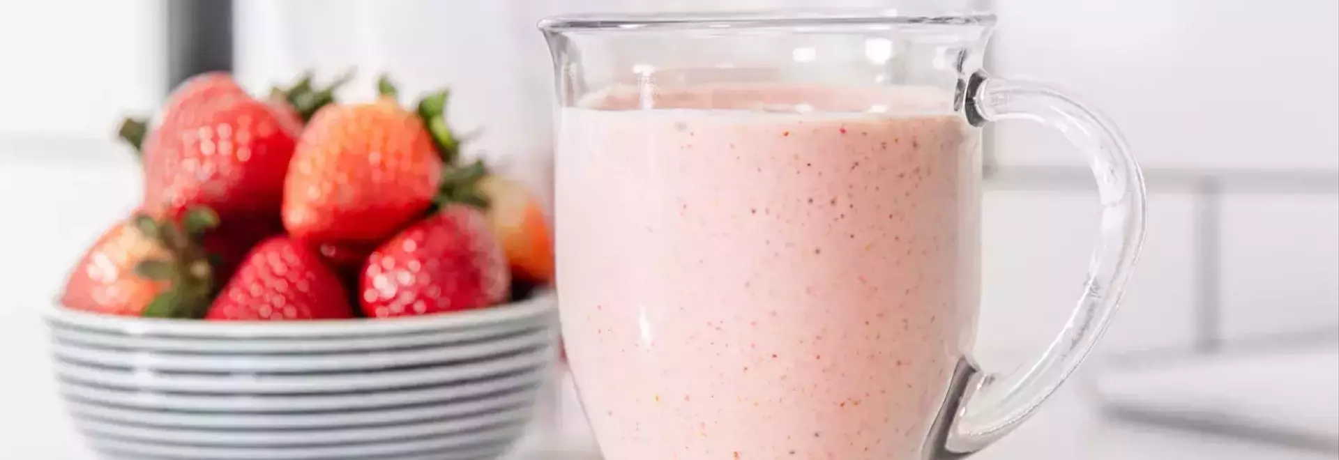 Nostalgic Strawberry-Banana Smoothie: A Creamy Delight
