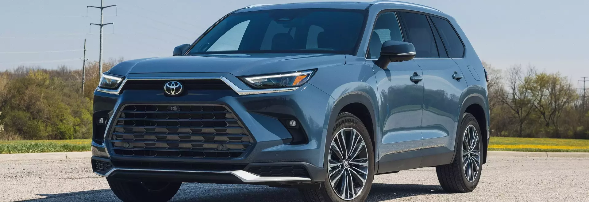 Toyota Grand Highlander: A Comprehensive Photo Gallery of the Spacious Hybrid SUV