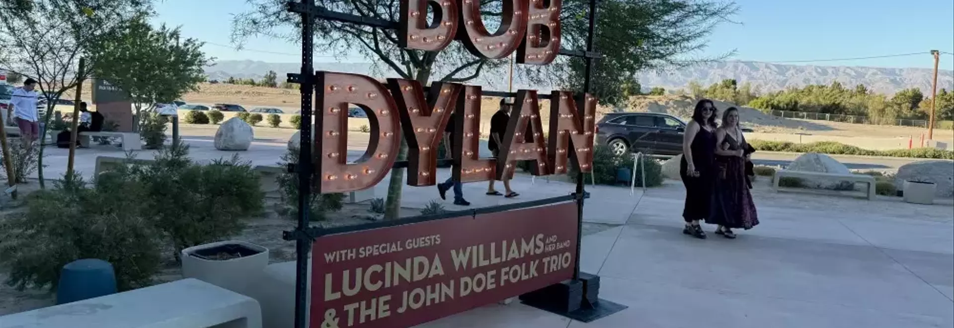 Bob Dylan's Enigmatic Desert Performance: A Review