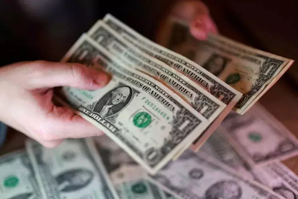Dollar Strengthens Amid US-Iran Negotiations, Yen Nears Historic Lows, and Sterling Slides Following UK Political Shift