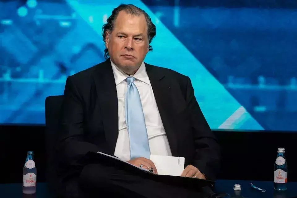 Salesforce Shares Face Significant Headwinds Amidst Market Skepticism on AI Integration and Acquisition Strategy