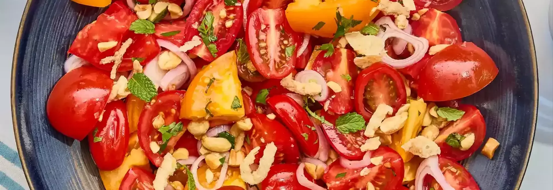 Crispy Tomato Salad: A Delightful Blend of Flavors and Textures