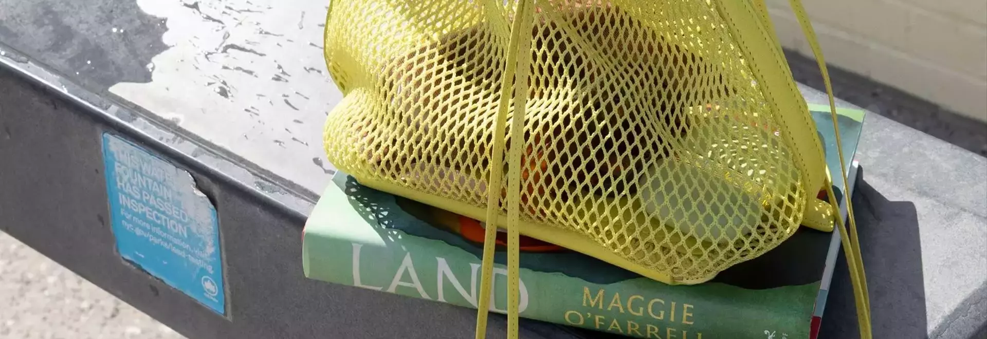 Summer Reading Selection: Stylish Beach Bags for Your Favorite Books