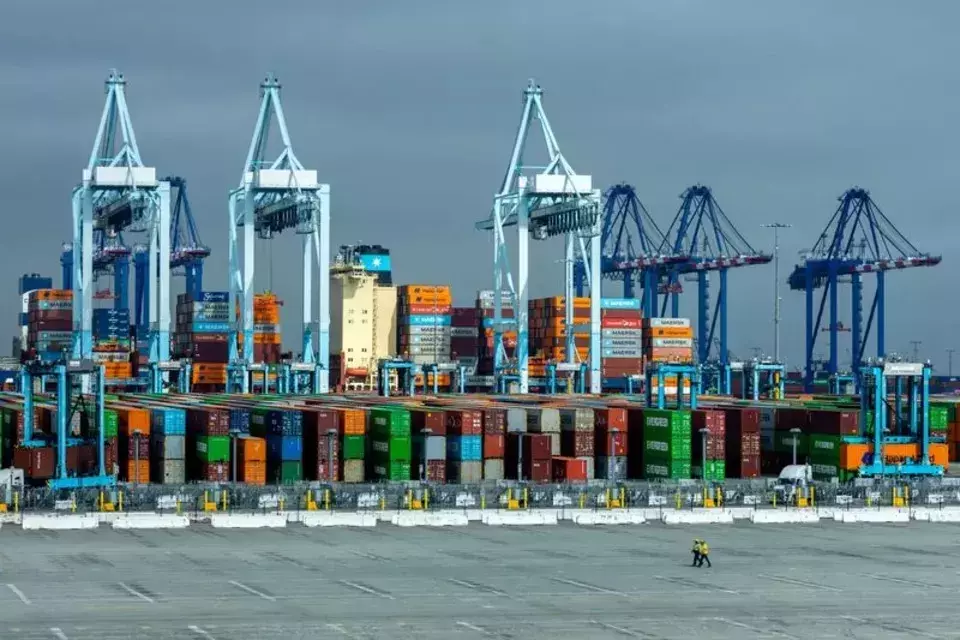 US Goods Trade Deficit Reaches 14-Month Peak as Imports Climb