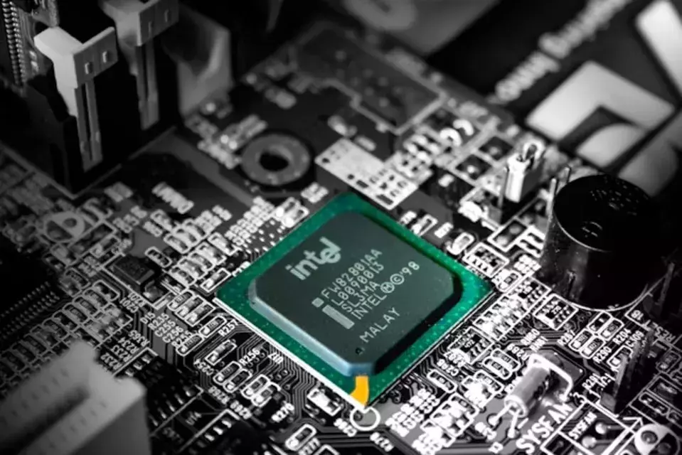 Intel's Advanced Packaging Technology Poised to Outpace TSMC in Cost Efficiency