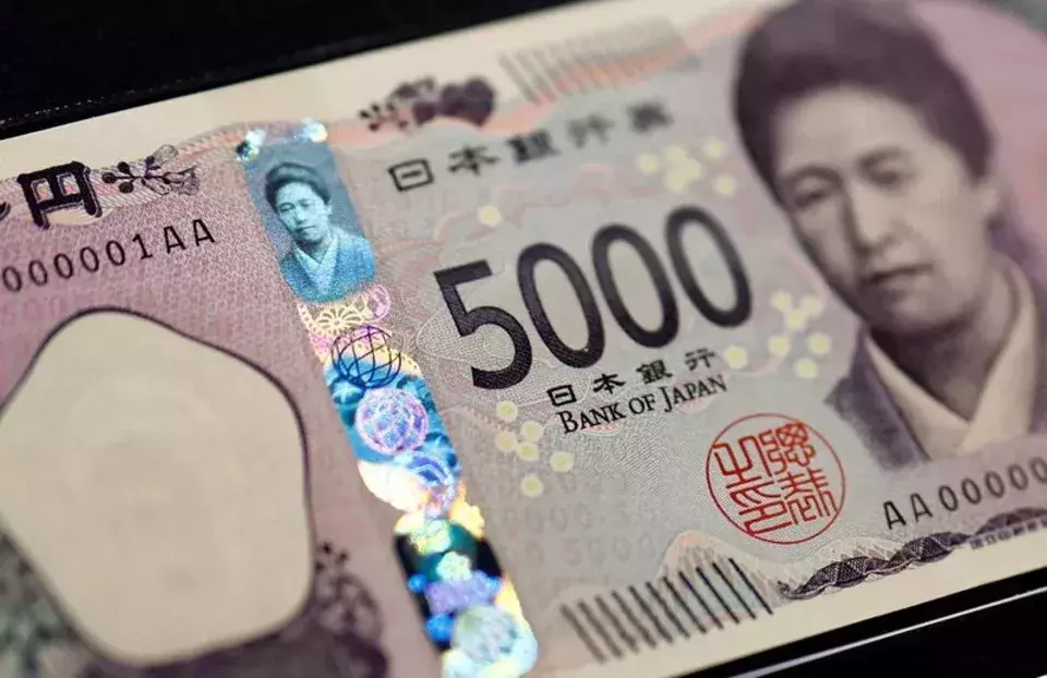 Dollar's Ascent Pushes Yen to 40-Year Low, Testing Japanese Authorities