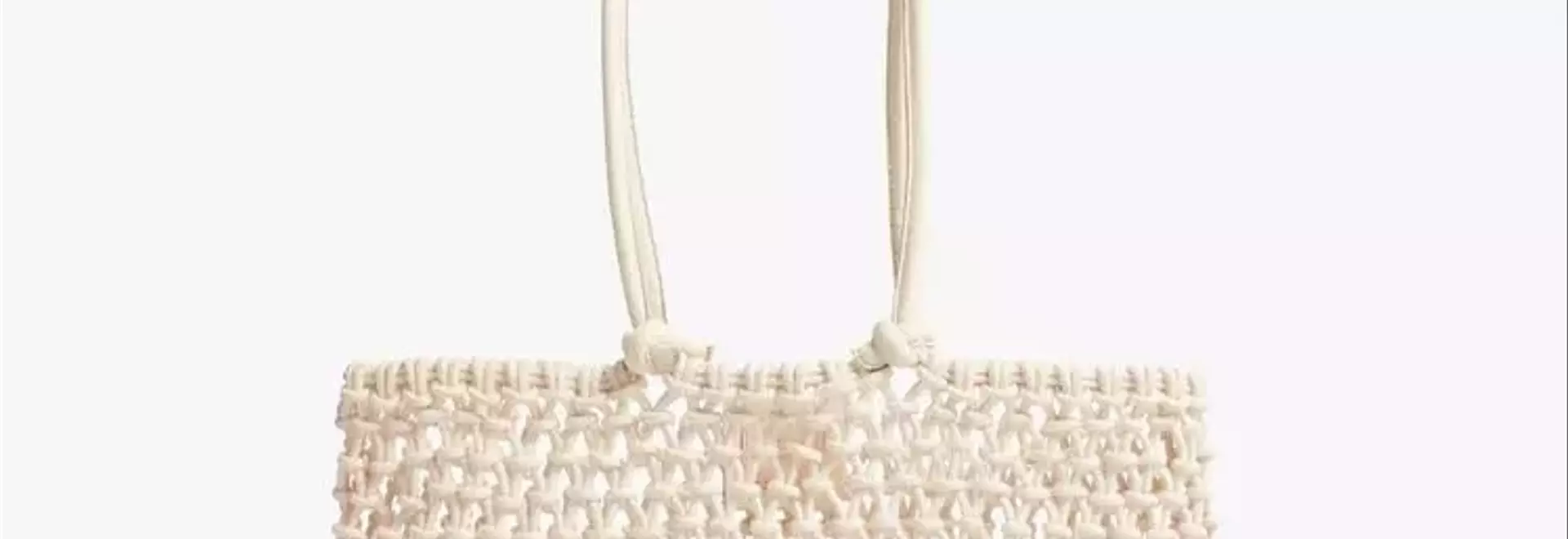 Essential Beach Bags for a Stylish Summer Getaway
