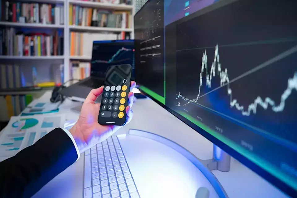 Jim Cramer Praises Palantir as a Rapidly Growing, Undervalued Stock