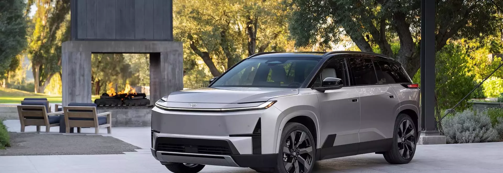 Toyota Postpones Electric Highlander Release to Next Year Amid Strong Demand for Traditional Models