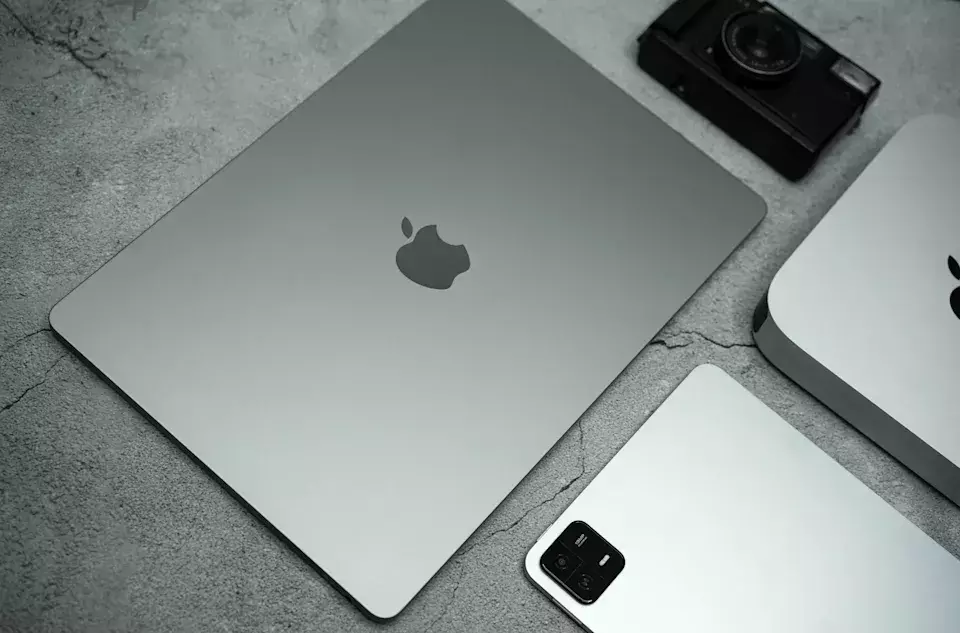 Jim Cramer Advocates Holding Apple Stock Amid AI Debates