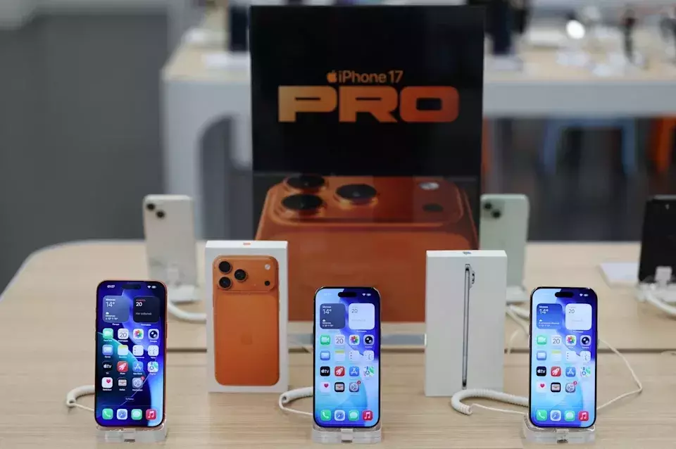 Smartphone Market Faces Historic Decline Amid AI Memory Shortage