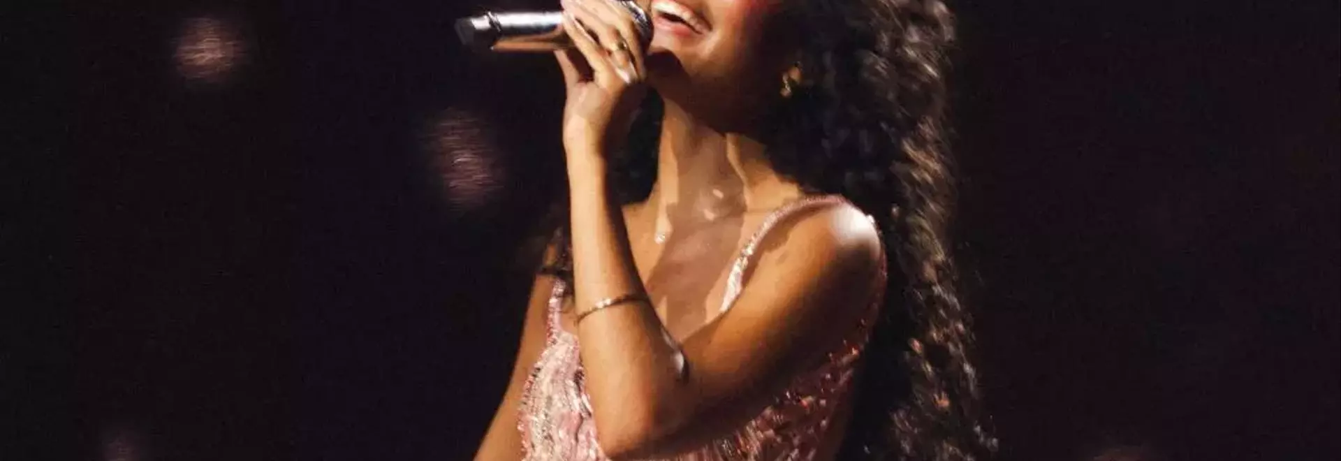 Olivia Dean's Triumphant U.S. Arena Debut: A Concert Review