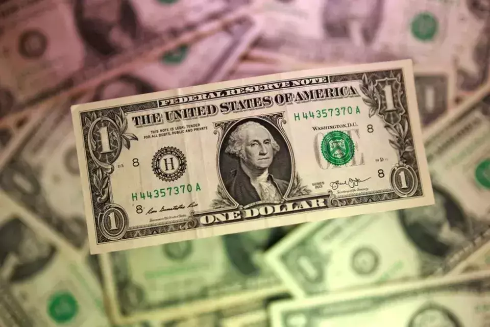 Global Currencies React to Geopolitical Tensions and Political Shifts