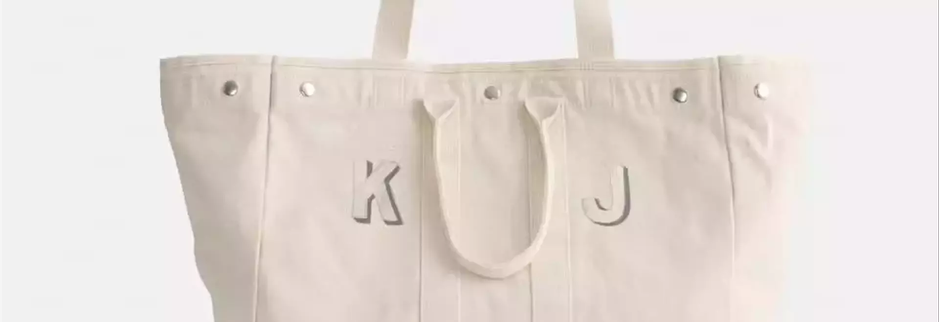 The Alex Mill Tote: A Fashion Essential for Everyday Life and Travel