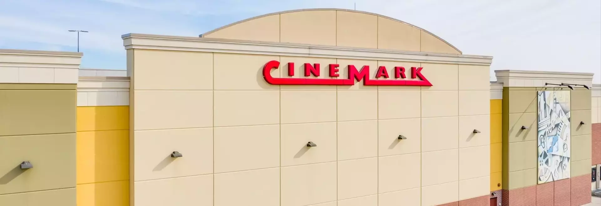 Cinemark Holdings: Unexpected Earnings Surge Highlights Industry's Paradoxical Challenges