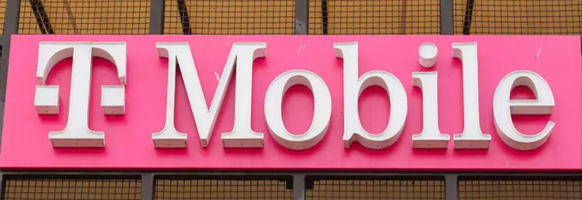 T-Mobile's Home Internet Offers Enhanced Value with Cash-Back and Streaming Subscriptions