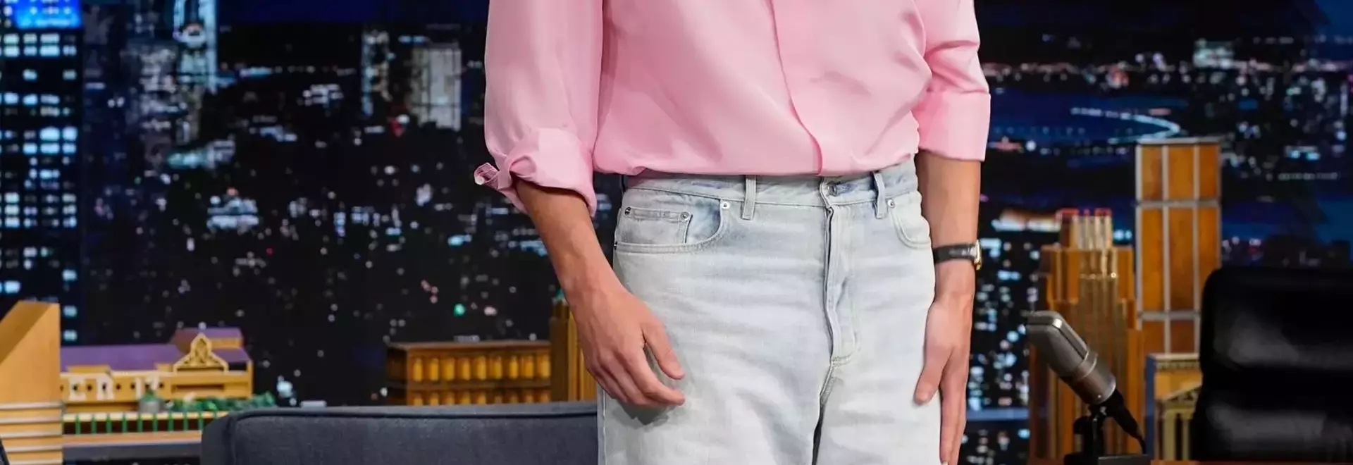 Drew Starkey's Pink Dior Shirt: A Masterclass in Bold Style
