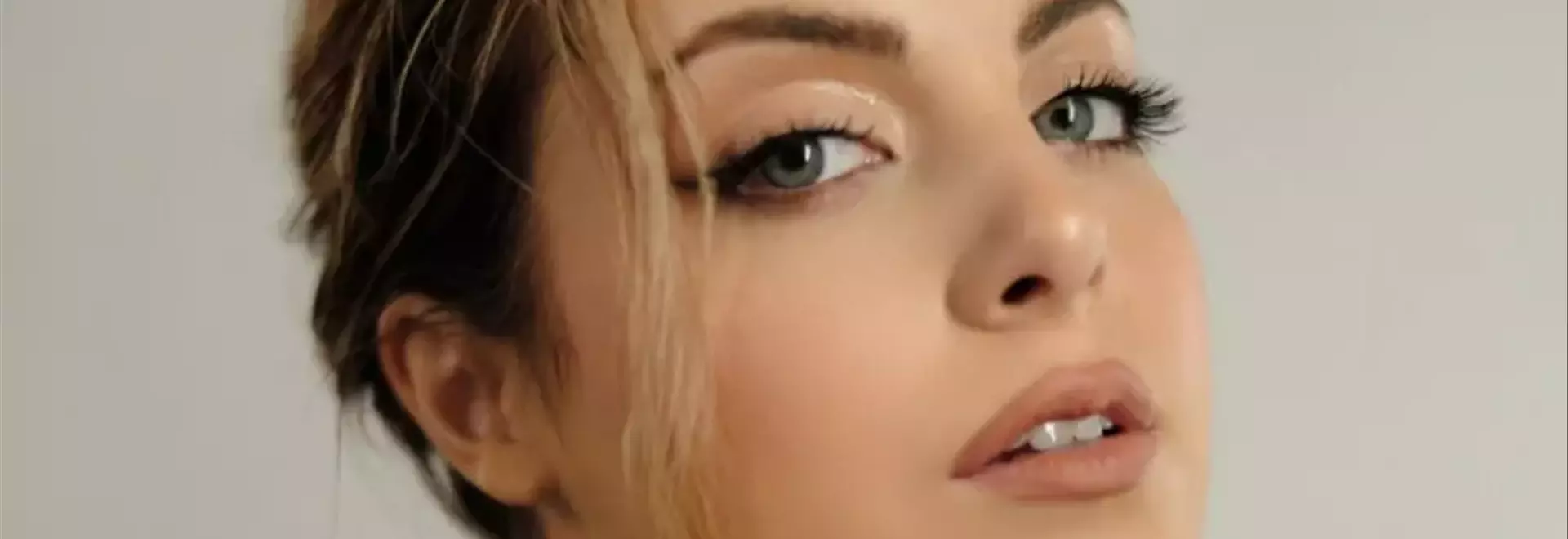 Elizabeth Gillies Joins Political Comedy Series 'The Right Side'