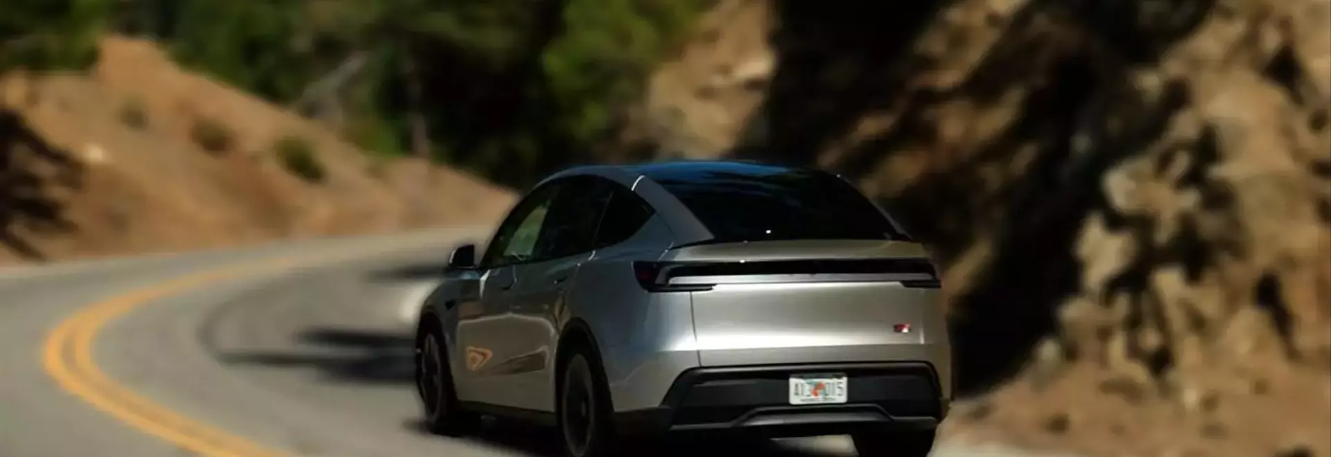 2027 Tesla Model Y L Premium: An Expanded Electric SUV with Enhanced Features