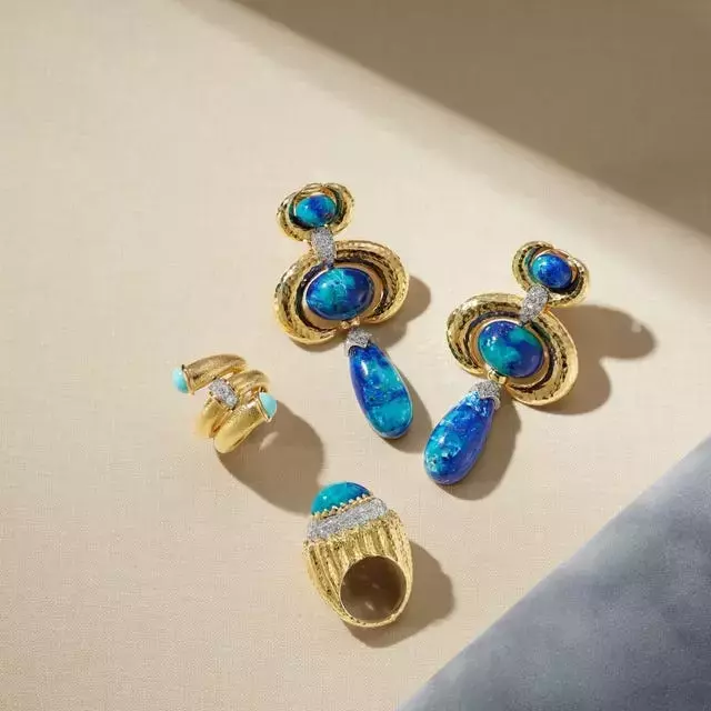 Jewelry Trends: Craftsmanship, Color, and Unique Experiences